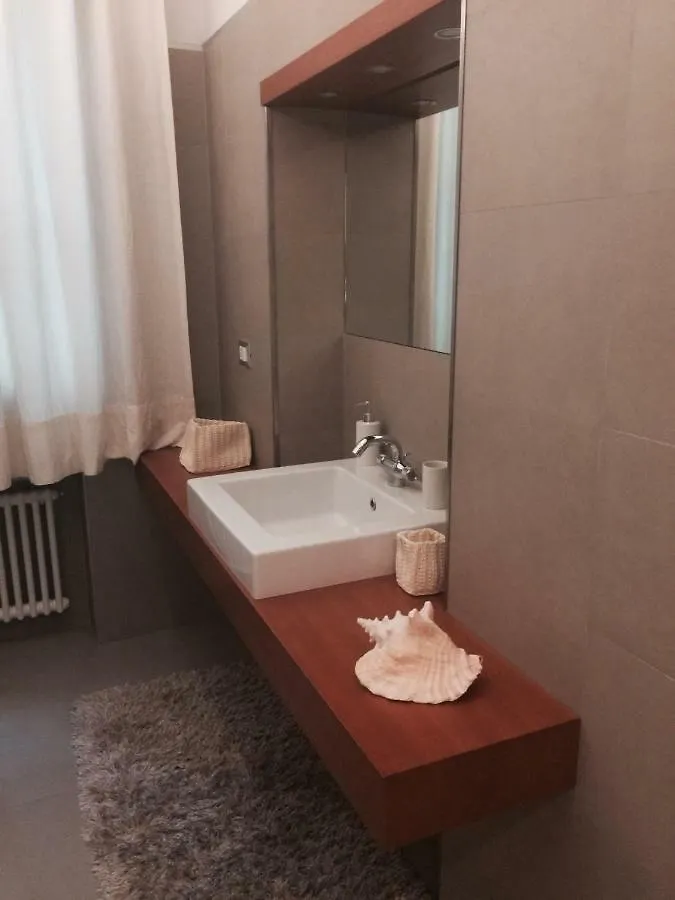 Venetian House Apartment 0*, Venice